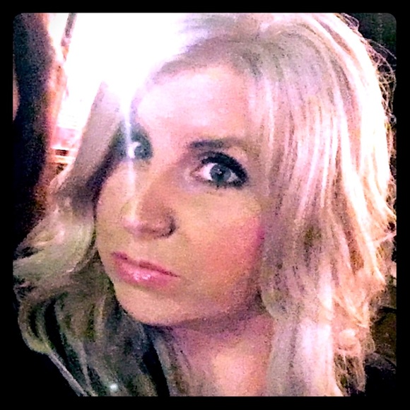 Meet your Posher, Stacy - Picture 2 of 2